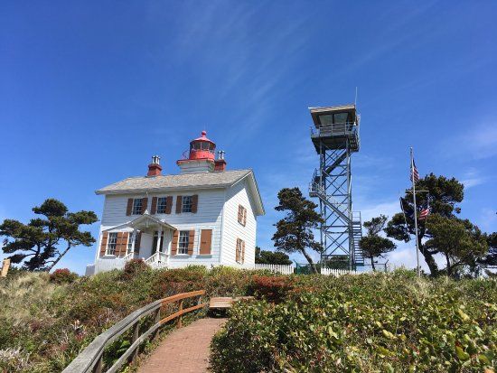 Yaquina Bay Lighthouse